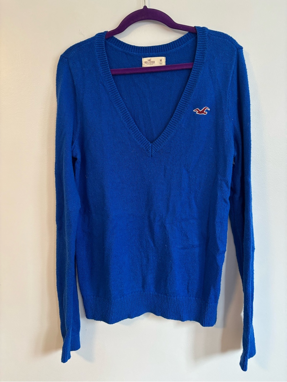 Hollister v-neck long sleeve royal blue embroidered knit sweater medium